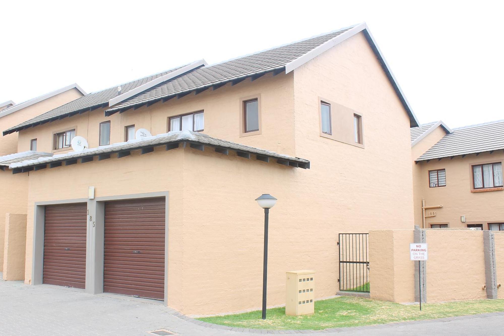 Cozy 3 Bed Duplex ,Sleeps 6 With Double Bathroom Midrand Exterior photo