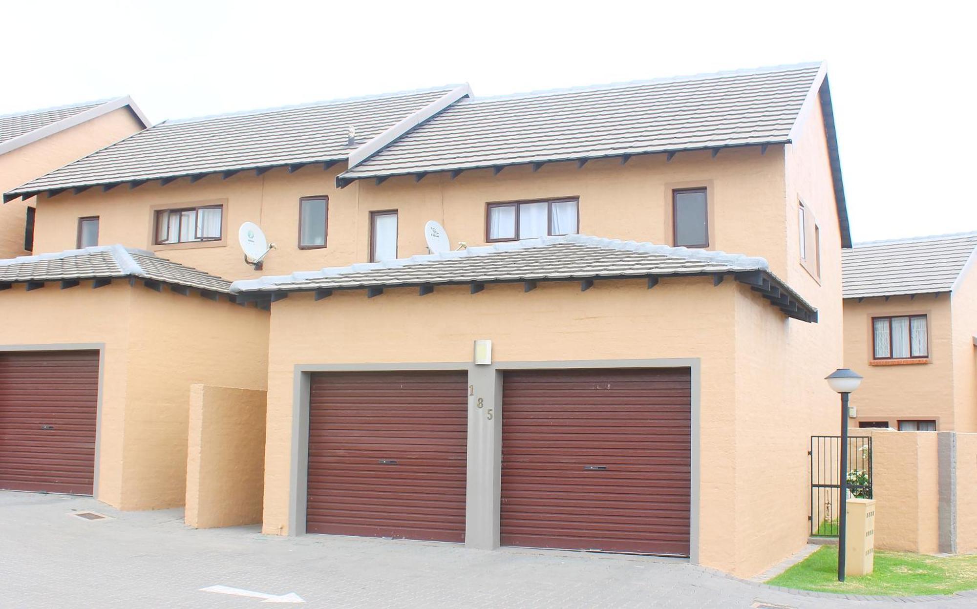 Cozy 3 Bed Duplex ,Sleeps 6 With Double Bathroom Midrand Exterior photo