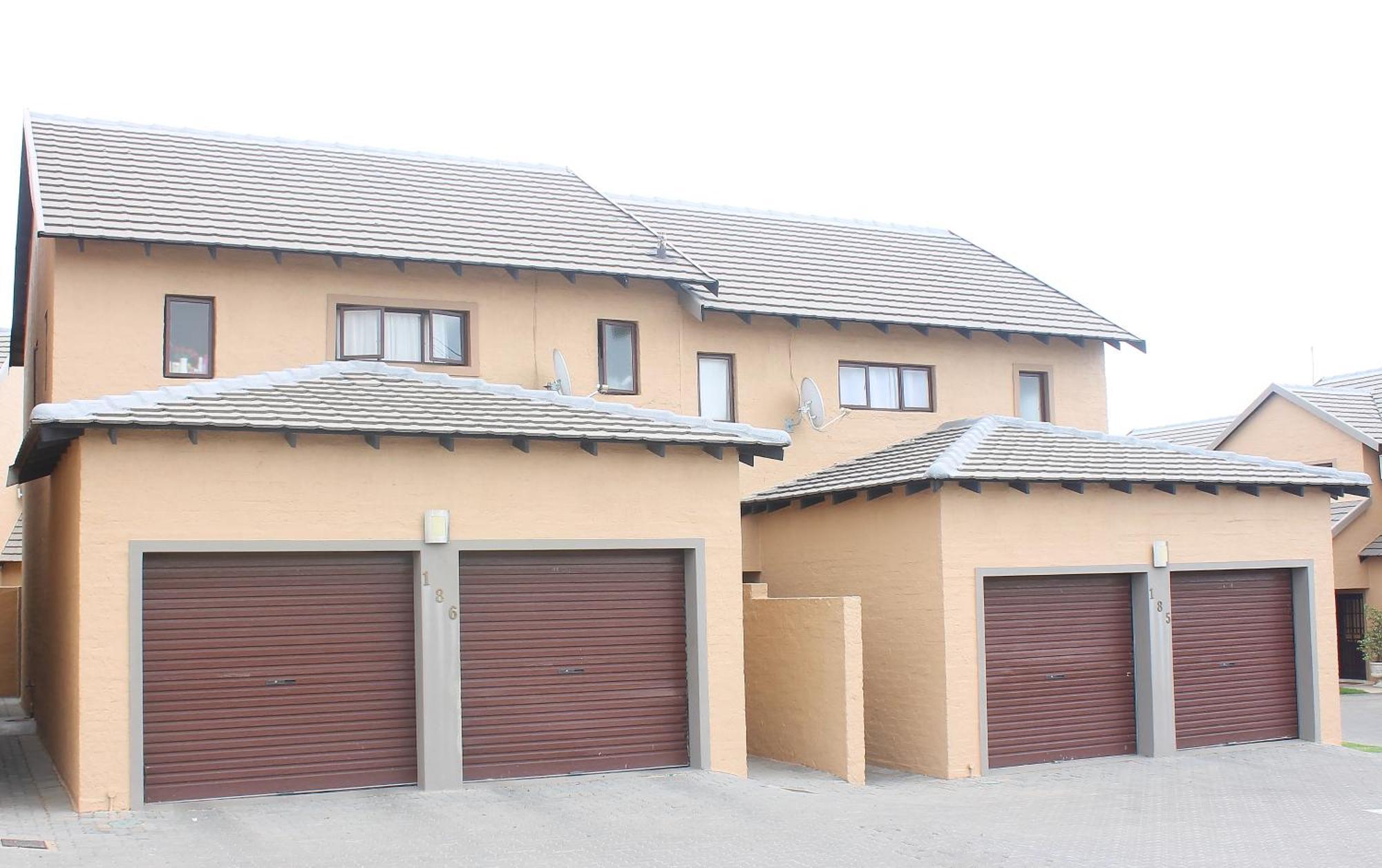 Cozy 3 Bed Duplex ,Sleeps 6 With Double Bathroom Midrand Exterior photo