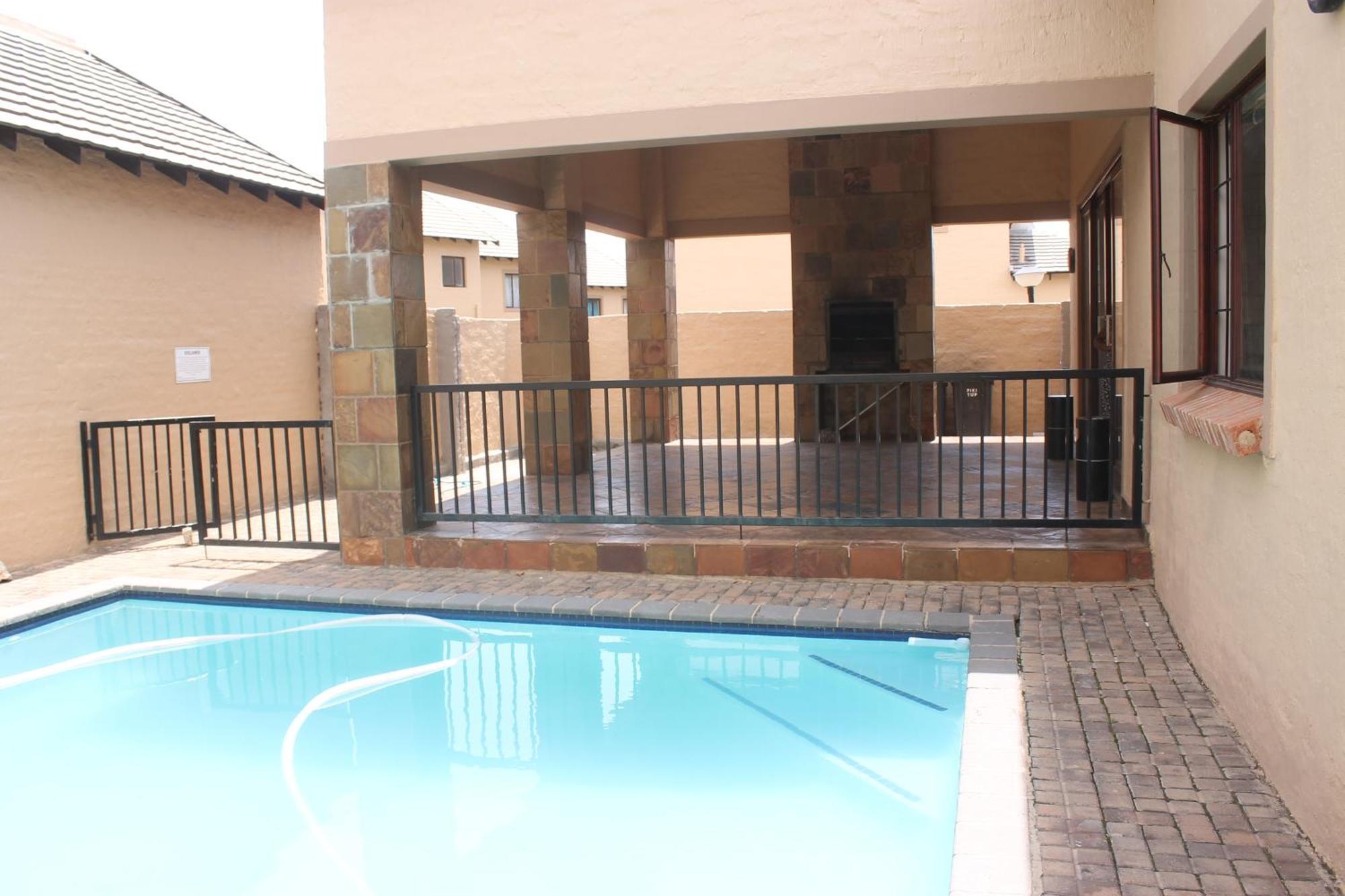 Cozy 3 Bed Duplex ,Sleeps 6 With Double Bathroom Midrand Exterior photo