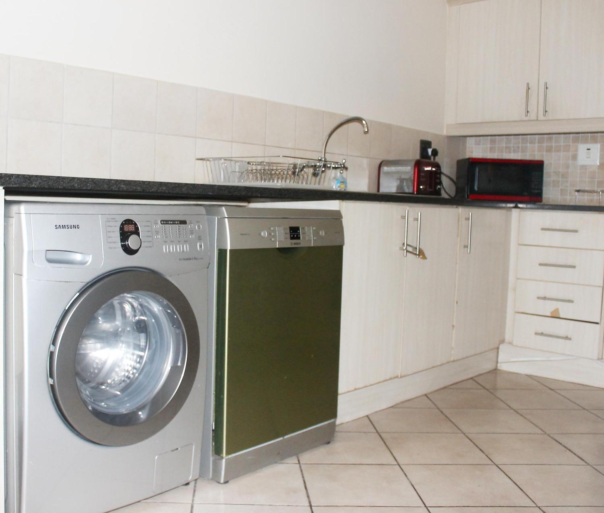 Cozy 3 Bed Duplex ,Sleeps 6 With Double Bathroom Midrand Exterior photo